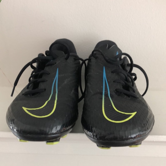 Nike Phantom 6 youth Soccer shoes worn twice - Picture 7 of 13